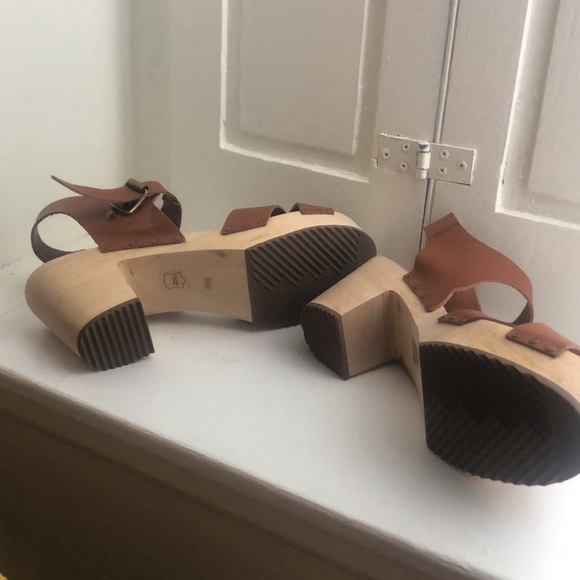 Ann Taylor Loft Leather Clog Sandal - Picture 2 of 6